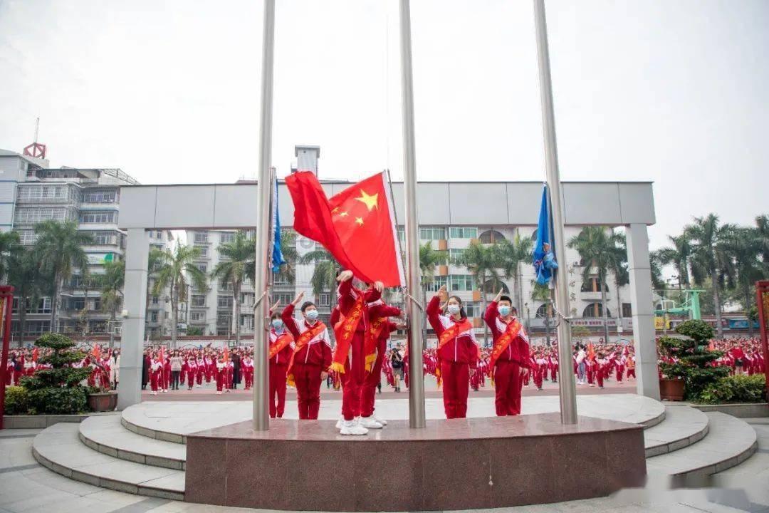 解答疑惑,尽在女儿读大学了,但是因为都是他爸给的生活费,所以就和她爸亲,都不爱理我,我该怎么办?问答交流平台